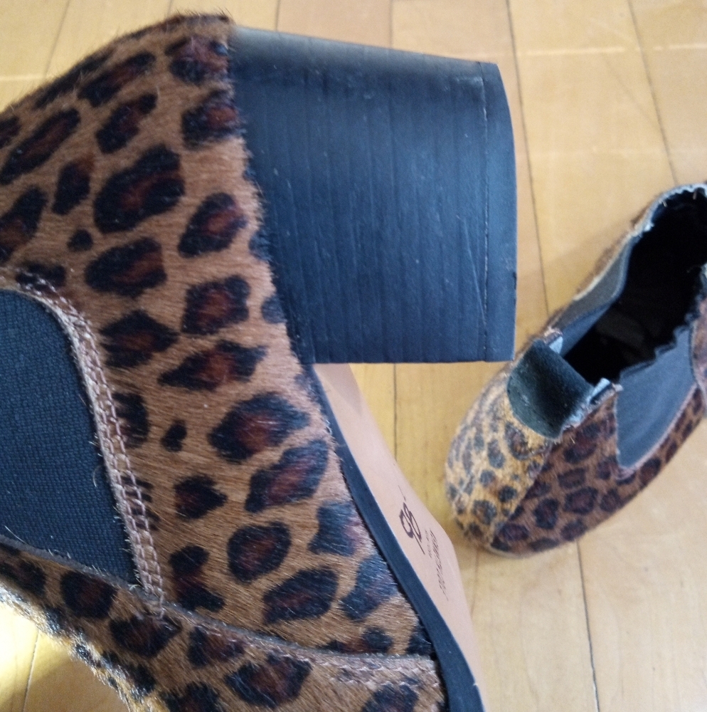 Kenneth Cole Russie Horse hair ankle booties in cheetah print women's size 7 - Picture 10 of 16